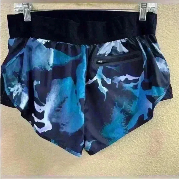 Ivy Park- Ink Cloud Running Shorts Size
Medium EUC! - Picture 6 of 9